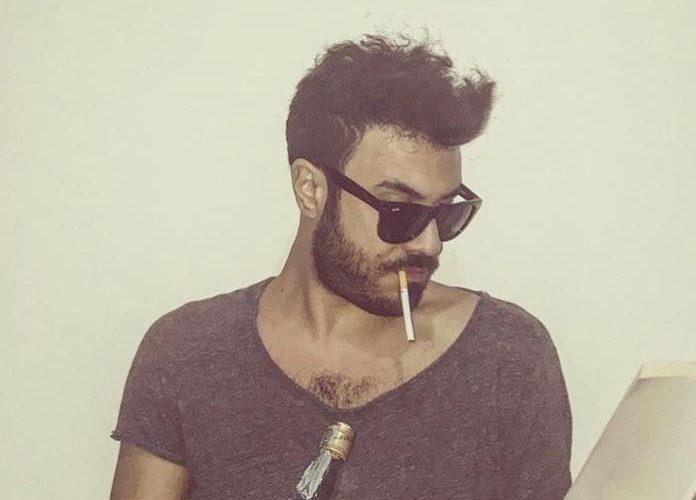 Le frasi su Instagram lo hanno reso famoso. Ma di cosa parla questo poeta improvvisato? Di un amore perduto, tra dolore, passione e verità.