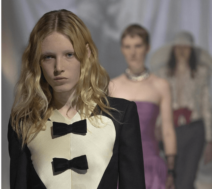 Paris Fashion Week 2024: Alessandro Michele omaggia l'archivio di Valentino