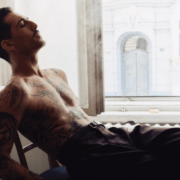 Damiano David, il frontman dei Maneskin, annuncia il primo tour come solista