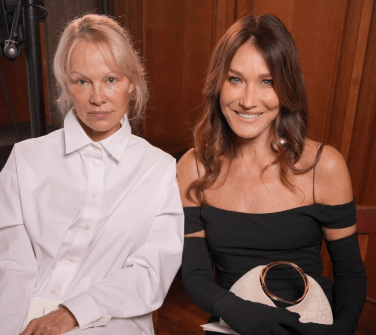 Pamela Anderson e Carla Bruni nel front row della sfilata Jacquemus 