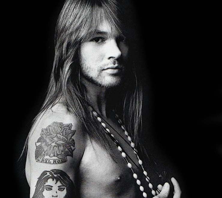 Axl Rose, pseudonimo di William Bruce Rose (Lafayette, 6 febbraio 1962), noto soprattutto come frontman della band statunitense Guns N' Roses, di cui è stato l'unico membro fisso.