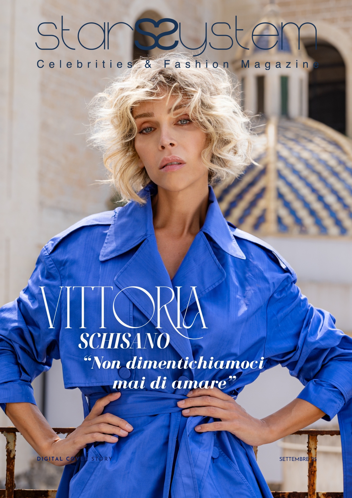 Vittoria Schisano indossa un trench Balestra blu elettrico, con sguardo verso l' obbiettivo, dietro di lei una cupola con con tegame blu.