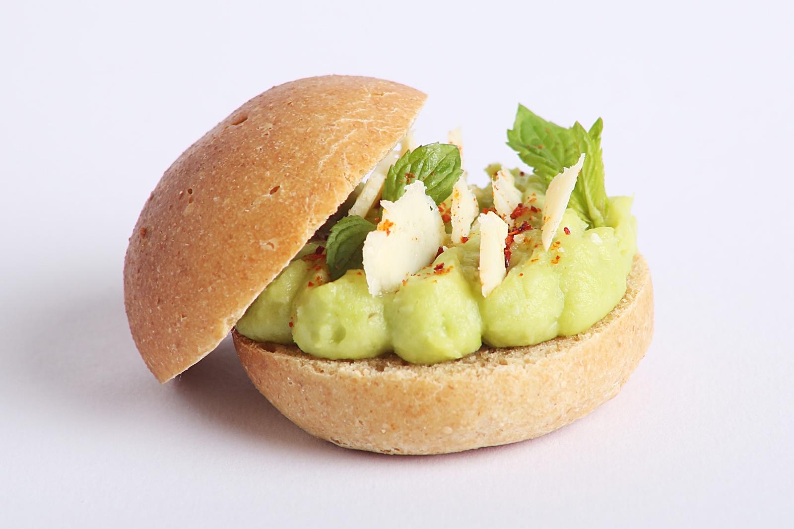 Intelligence Gastronomy crema di fave_ricotta salata_pane integrale